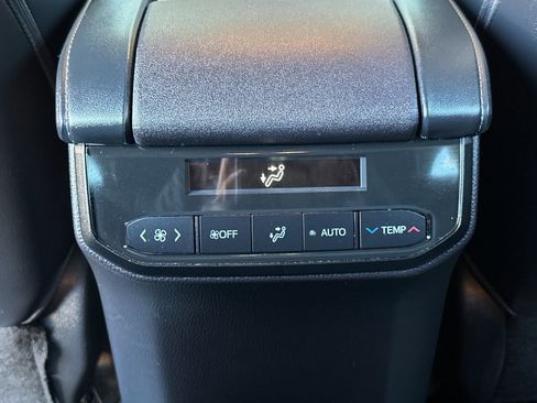 Used 2023 Toyota Highlander XLE image 13