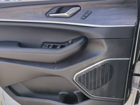 New 2026 Jeep Grand Cherokee Limited AWD/4WD image 13