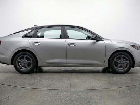 Used 2025 Kia K4 LXS image 11