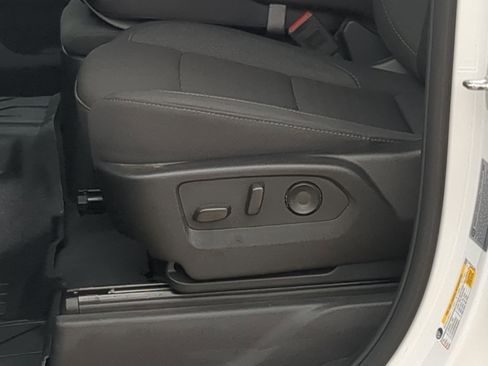 Used 2025 Chevrolet Silverado 2500 Custom w/ Custom Value Package image 13