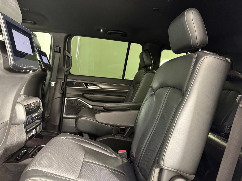 Used 2023 Jeep Wagoneer Series III w/ Rear Seat Video Group 1 AWD/4WD image 15