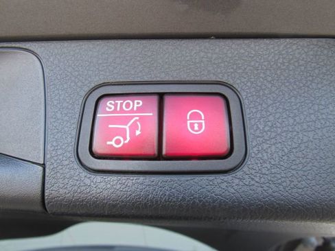 Used 2022 Mercedes-Benz GLB 250 w/ Premium Package Lite image 27