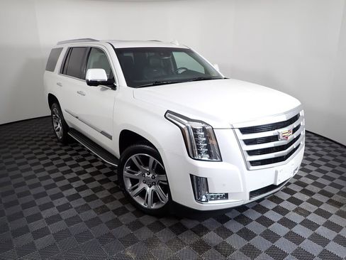 Used 2016 Cadillac Escalade Luxury image 9