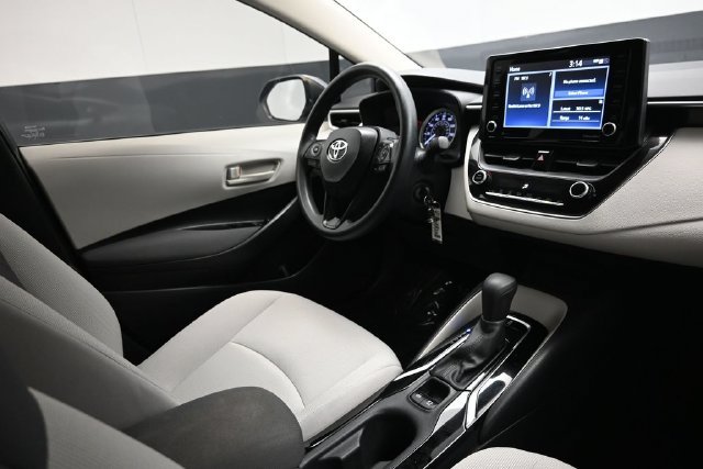 Used 2022 Toyota Corolla LE FWD image 12