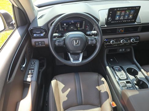 Used 2025 Honda Pilot Elite image 31