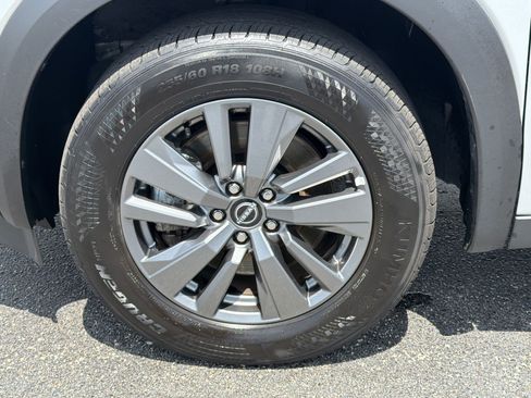 Used 2025 Nissan Pathfinder SV FWD image 12