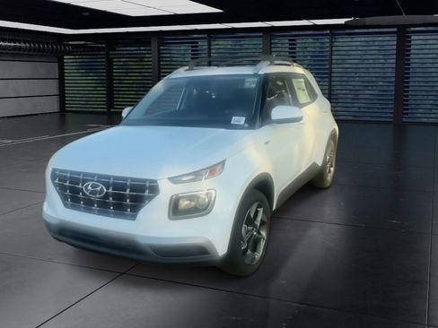 Used 2026 Hyundai Venue SEL image 4