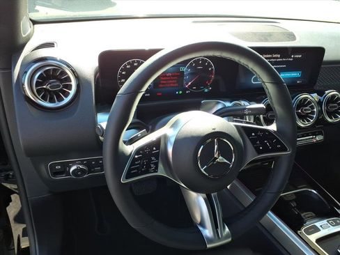New 2025 Mercedes-Benz GLB 250 4MATIC image 16