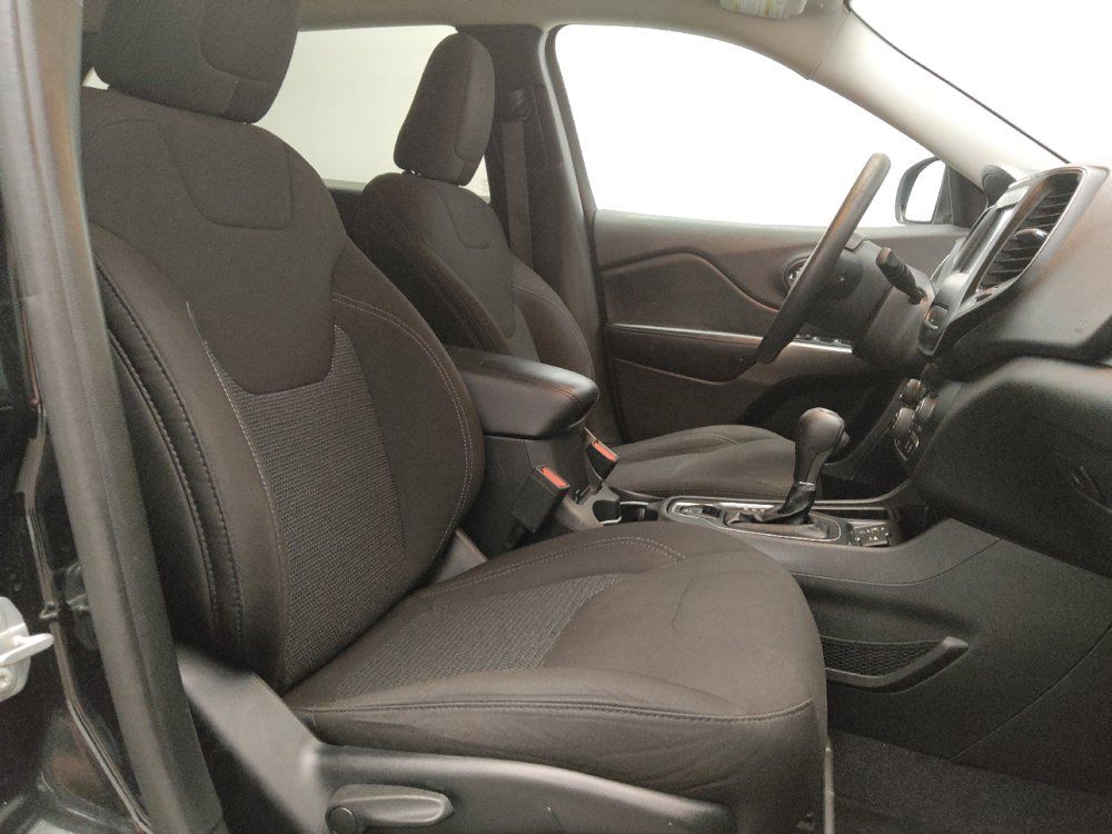 Used 2019 Jeep Cherokee Latitude w/ Popular Appearance Group FWD image 21