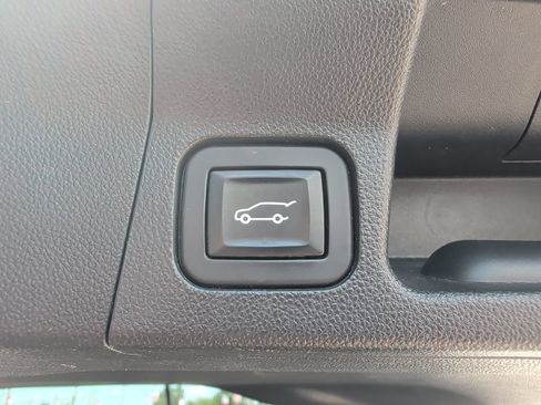Used 2017 GMC Acadia Denali w/ Technology Package FWD image 22