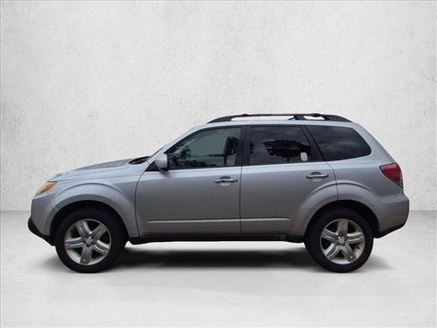 Used 2010 Subaru Forester 2.5X Limited AWD/4WD image 7