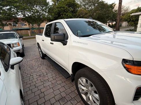 Used 2025 Chevrolet Silverado 1500 Custom image 4