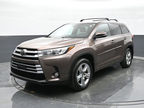 Used 2018 Toyota Highlander Limited Platinum image 8