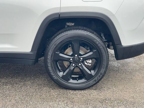 Used 2023 Jeep Grand Cherokee Altitude image 28