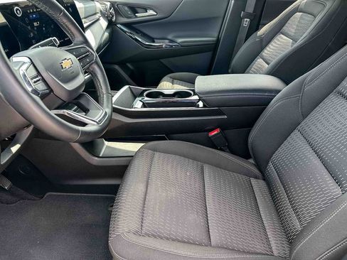 Used 2025 Chevrolet Equinox LT FWD image 13
