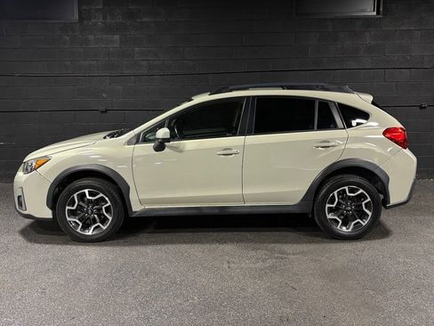 Used 2016 Subaru Crosstrek 2.0i Premium w/ Moonroof Package AWD/4WD image 3