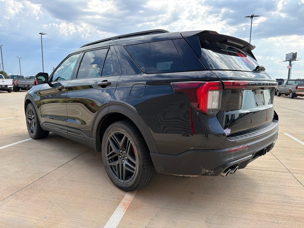 Used 2025 Ford Explorer ST AWD/4WD image 3