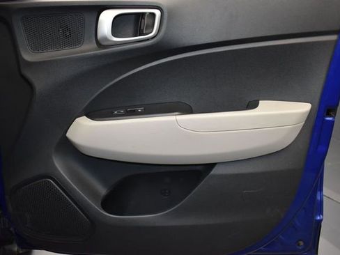 Used 2023 Hyundai Venue SEL FWD image 14
