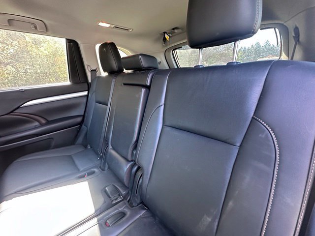 Used 2019 Toyota Highlander XLE AWD/4WD image 11