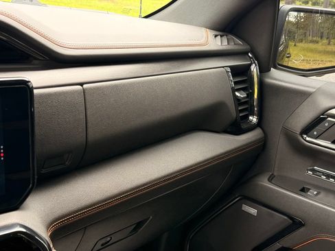 Used 2023 GMC Sierra 1500 AT4 w/ Technology Package AWD/4WD image 22