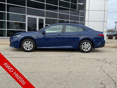 Used 2025 Toyota Camry LE w/ Convenience Package image 6