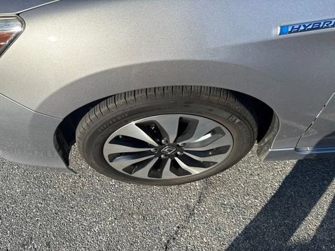 Used 2017 Honda Accord Touring image 19