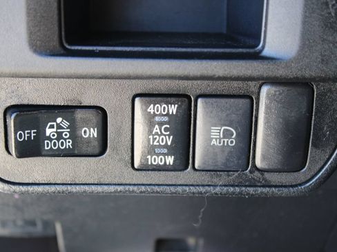Used 2018 Toyota Tacoma TRD Off-Road RWD image 26