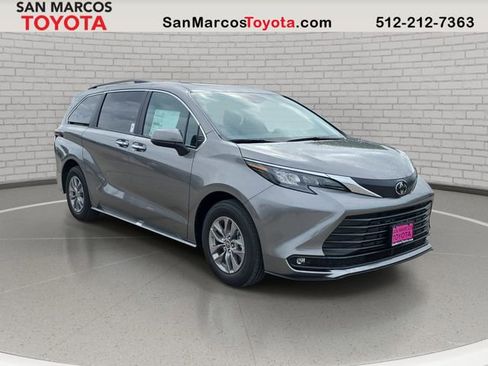 New 2026 Toyota Sienna XLE FWD image 3