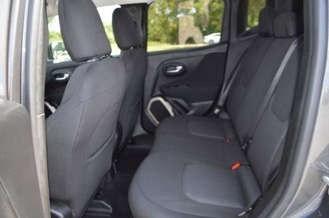 Used 2017 Jeep Renegade Latitude FWD image 17