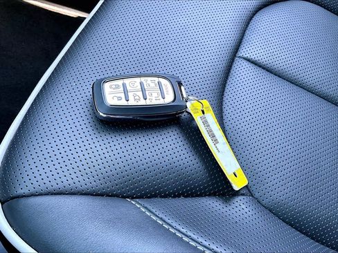 Used 2026 Chrysler Pacifica Limited w/ Uconnect Theater Family Group FWD image 14