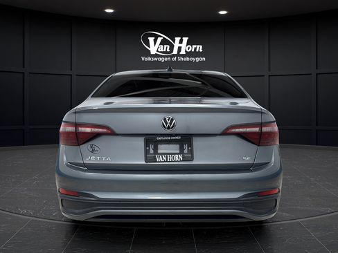 Used 2022 Volkswagen Jetta SE FWD image 6