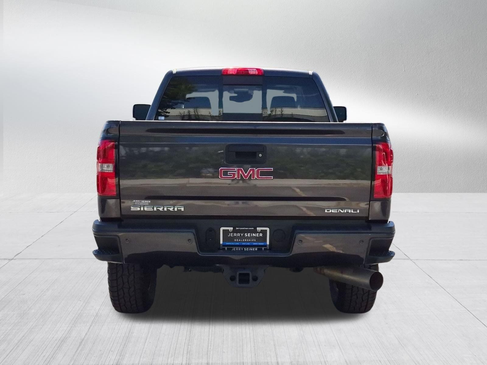 Used 2016 GMC Sierra 2500 Denali w/ Duramax Plus Package AWD/4WD image 4