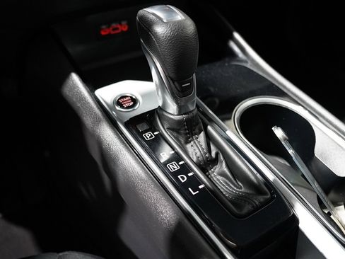 Used 2024 Nissan Altima 2.5 SV image 7