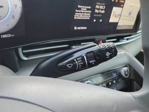 Used 2024 Hyundai Elantra SEL FWD image 36
