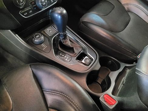 Used 2023 Jeep Cherokee Altitude Lux image 26