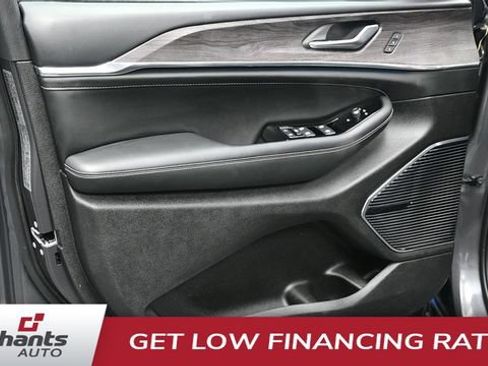 Used 2023 Jeep Grand Cherokee Overland AWD/4WD image 16