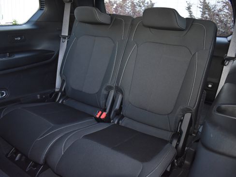 Used 2024 Jeep Grand Cherokee L Laredo w/ Luxury Tech Group I AWD/4WD image 27