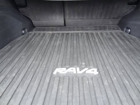 Used 2019 Toyota RAV4 LE image 18