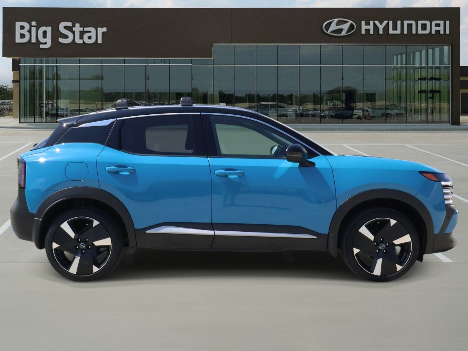 Used 2026 Nissan Kicks SR w/ Cold Weather Package AWD/4WD image 5