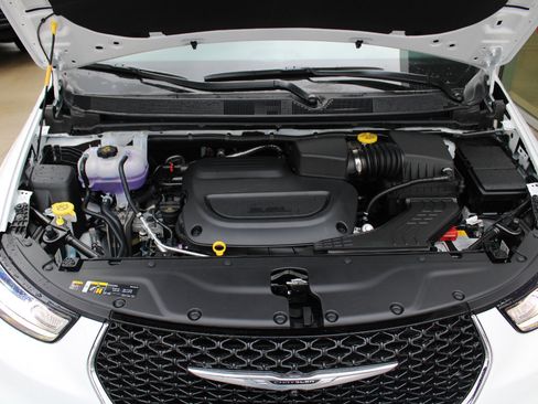 New 2026 Chrysler Pacifica Select image 16