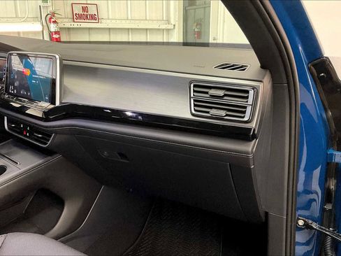 New 2025 Volkswagen Atlas Cross Sport SE image 27