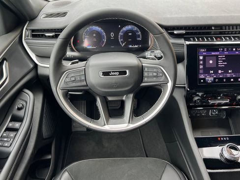 New 2025 Jeep Grand Cherokee Altitude image 14