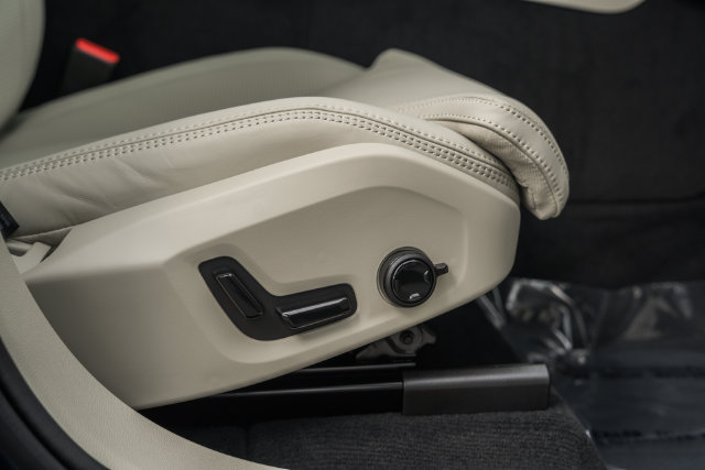New 2027 Volvo XC60 B5 Ultra AWD/4WD image 35