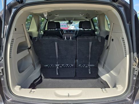 Used 2023 Chrysler Pacifica Touring-L FWD image 28