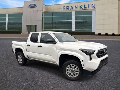Used 2024 Toyota Tacoma SR image 1