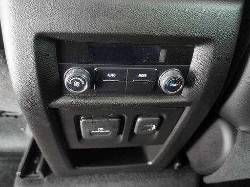 Used 2018 Chevrolet Traverse LT image 34