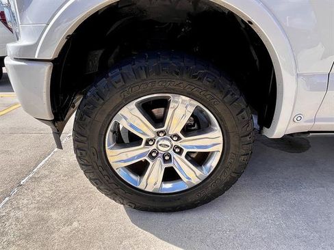 Used 2018 Ford F150 Platinum w/ Equipment Group 701A Luxury AWD/4WD image 9
