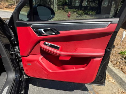 Used 2018 Porsche Macan GTS image 33