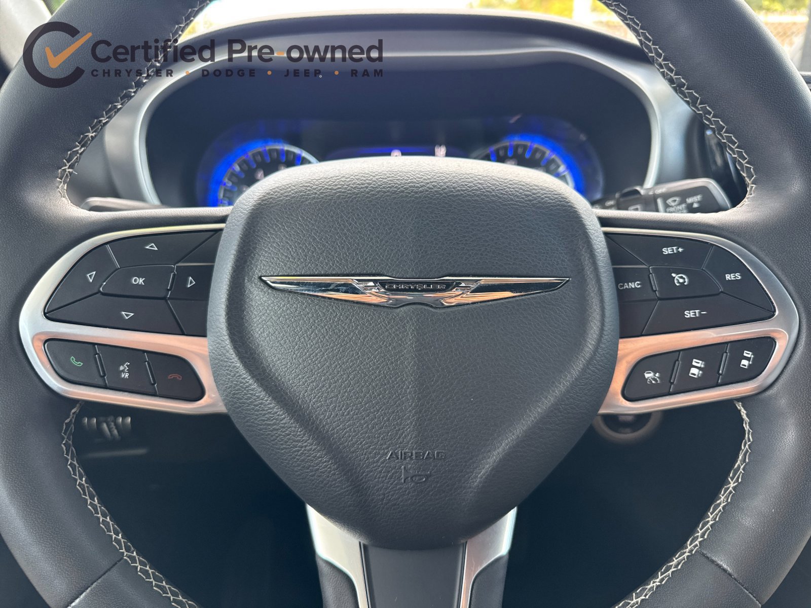 Certified 2025 Chrysler Pacifica Select FWD image 25