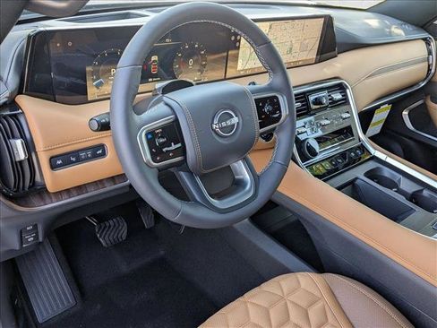 Used 2025 Nissan Armada Platinum Reserve w/ Convenience Package image 3